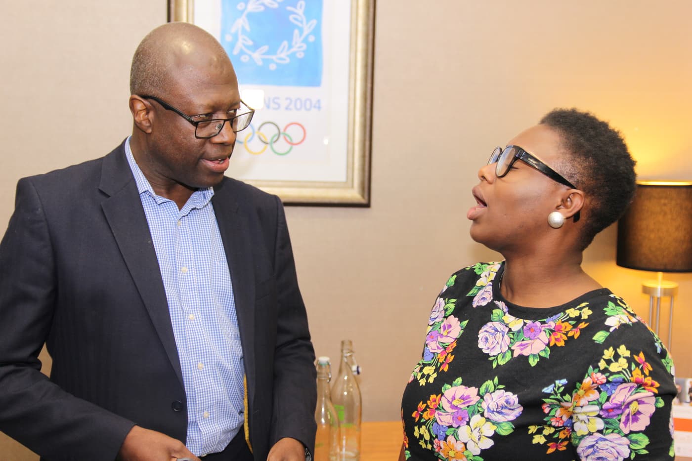 Two attendees in conversation before the session